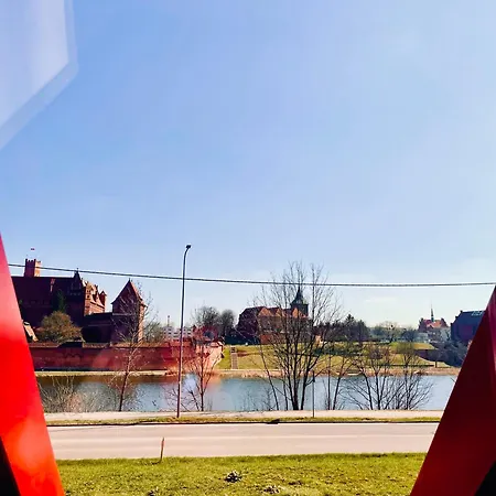 Vis A Vis Zamku * مالبورك