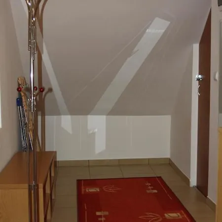 Проживание в семье Vis A Vis Zamku *